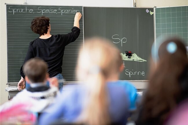 Die Grundschulen im Vogtland gehen ab Mittwoch wieder in den Regelbetrieb über. Foto: Sebastian  Gollnow/dpa