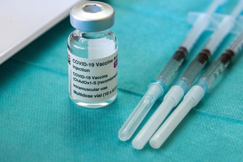 Corona-Lage im Erzgebirge: Ärztin soll Impfstoff vernichten