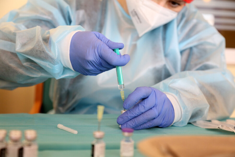 Corona-Lage in Mittelsachsen: Ärzte wollen mit Impfungen starten - 