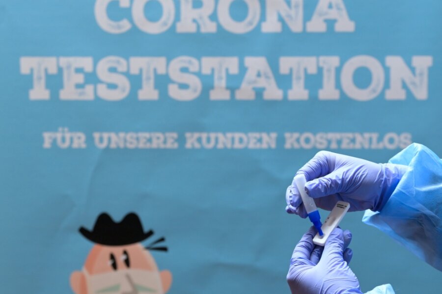 Corona-Lage in Sachsen: 3G-Regel im Vogtland, Freiberg verlegt Wahllokale - 