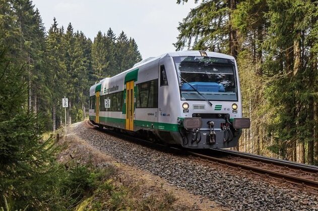 Corona-Pause beendet: Vogtlandbahn fährt wieder nach Tschechien - Die Züge der Vogtlandbahn fahren ab Montag wieder über die Grenze nach Tschechien.