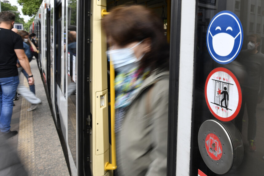 Corona: Plauener Straßenbahn-Betrieb weist wieder auf Maskenpflicht hin
