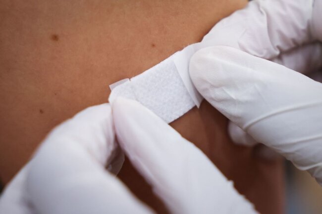 Corona setzt Kliniken und Pflegeheime im Erzgebirgskreis erneut unter Druck - Über 30 Prozent der Beschäftigten in Pflegeheimen besitzen aktuell keinen Immunitätsstatus.