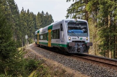 Corona: Vogtlandbahn fährt ab 1. April Angebot zurück - Die Vogtlandbahn speckt ihr Angebot ab 1. April aufgrund der Coronakrise ab. 