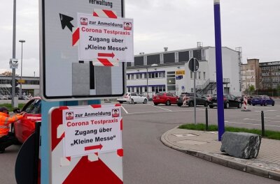 Corona: Warum Chemnitz bislang noch nicht offiziell als Risikogebiet gilt - Die Corona-Ambulanz an der Messe.