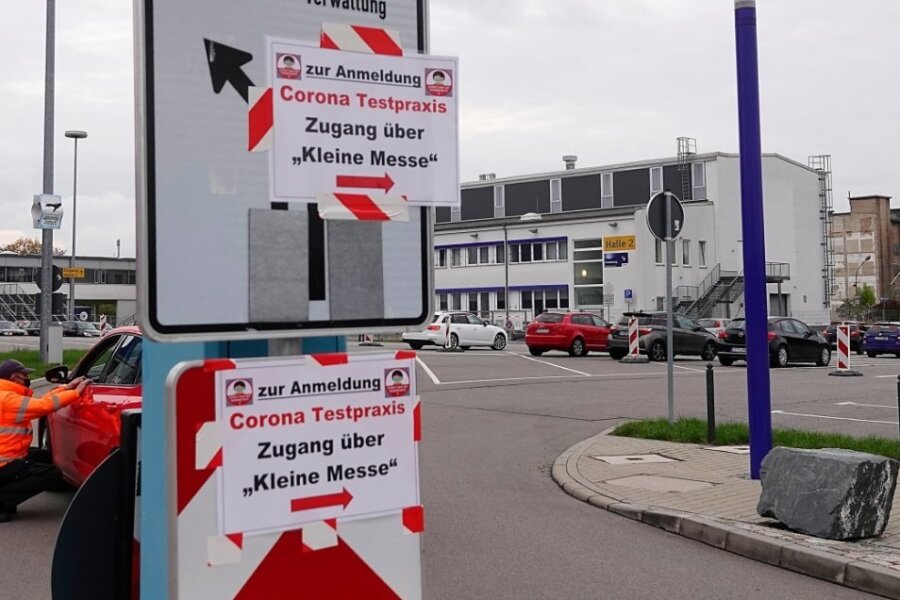 Corona: Warum Chemnitz bislang noch nicht offiziell als Risikogebiet gilt - Die Corona-Ambulanz an der Messe.