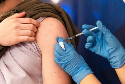 Corona-Zusatzbeitrag für Ungeimpfte? Sachsens Kassenärztechef sieht keine Impfpflicht kommen - Ist die Idee einer allgemeinen Impfpflicht gegen Corona hinfällig?