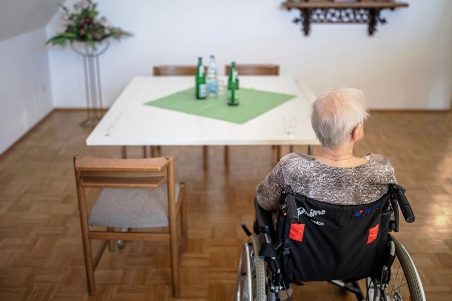 Besuch Fehlanzeige: Erneut drohen in Pflegeheimen Beschränkungen bis hin zum Komplettbesuchsverbot, das die Stadt Chemnitz erließ. 