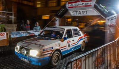 Crandorfer gewinnt Prestige-Rallye - Start in Rothenburg ob der Tauber: Da lagen vor dem späteren Gesamtsieger Jens Herkommer in seinem Skoda 130 LR noch 2000 Kilometer und 33 Gleichmäßigkeitsprüfungen. 