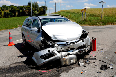 Crash in Jahnsdorf: Eine leicht verletzte Person - Bei einem Unfall am Mittwoch in Jahnsdorf ist eine Person verletzt worden.