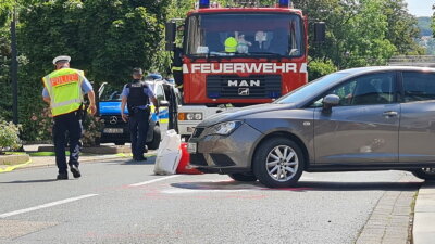 Crash mit Auto: Leichtkraftradfahrer in Waldheim schwer verletzt - 