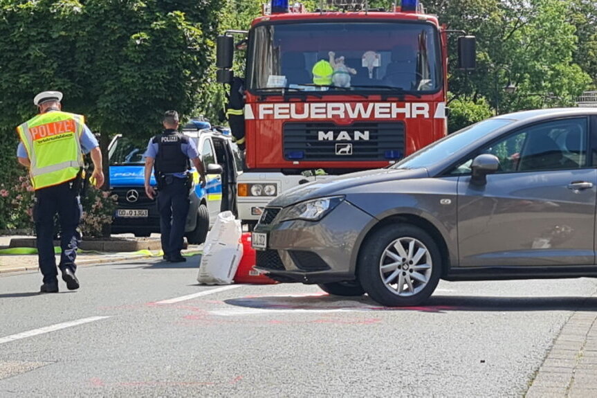 Crash mit Auto: Leichtkraftradfahrer in Waldheim schwer verletzt - 