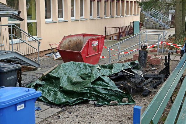Crimmitschau: 17 Kleintiere sterben bei Brand an Kindergarten - 