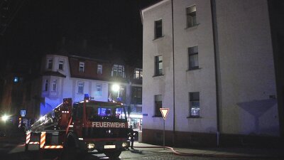 Crimmitschau: Brand in Mehrfamilienhaus - 