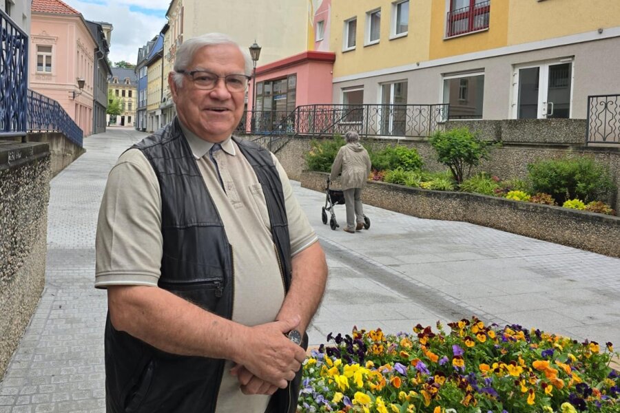 Crimmitschau: Der letzte SPD-Stadtrat verabschiedet sich - Hans-Jörg Laube vor der komplett erneuerten Badergasse. Auch bei den hierfür erforderlichen Baubeschlüssen hatte der Senior ein Wörtchen mitzureden. „Ich bin nie unvorbereitet zu den Sitzungen gegangen.“