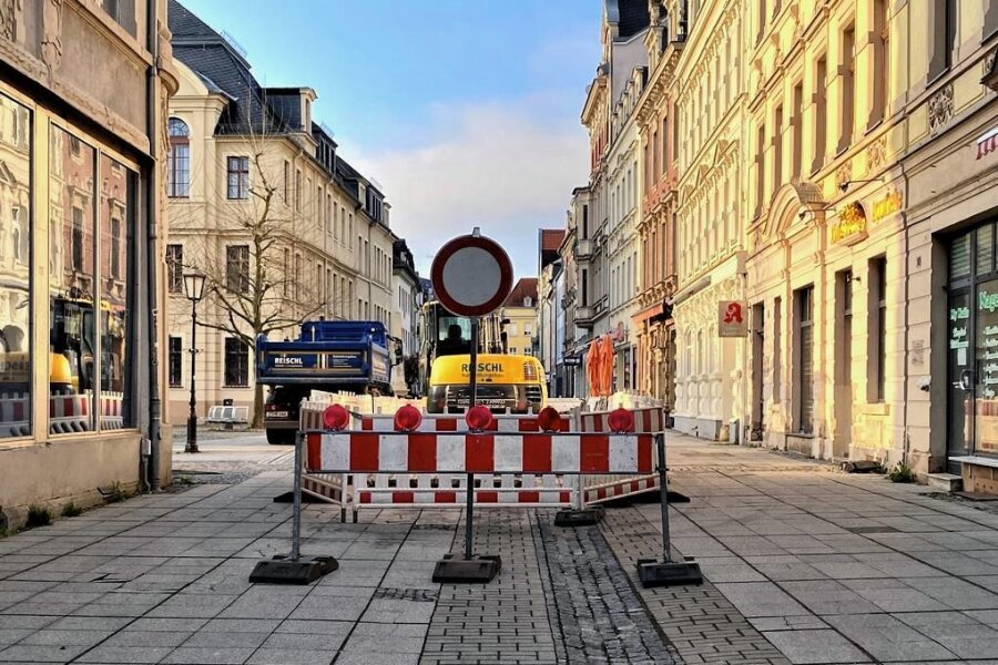 Crimmitschau: Erneut Bauleute in der Innenstadt - Die Erneuerung der Fußgängerzone in der Crimmitschauer Innenstadt wird fortgesetzt. 