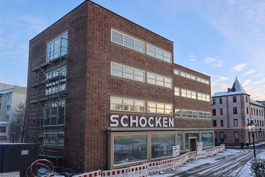 Crimmitschau: Firma liefert Mobiliar für neue Stadtbibliothek - Mit dem Umzug ins Erdgeschoss des umgebauten Schocken-Kaufhauses vergrößert sich die Stadtbibliothek spürbar.