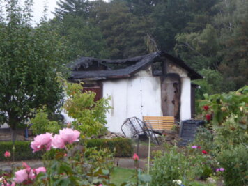 Crimmitschau: Gartenlaube in Brand geraten - 