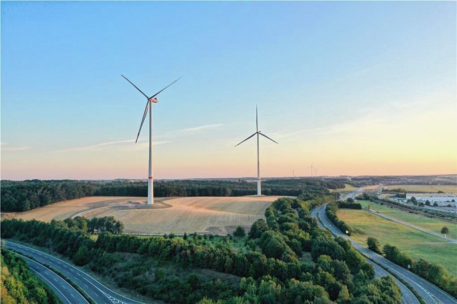 Crimmitschau: Geplanter Windparkbau beschäftigt auch Thüringer - Sachsens höchste Windräder in Mosel: Sie erreichen sie eine Gesamthöhe von 244 Metern. Ähnliche Ausmaße sollen die vier Windräder nahe dem Crimmitschauer Stadtteil Mannichswalde annehmen. 