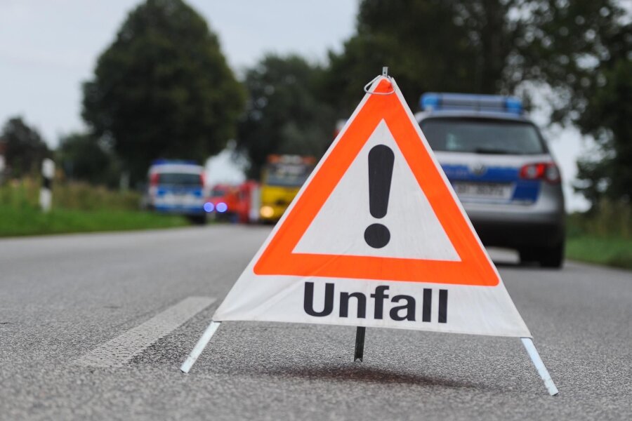Crimmitschau: Mehrere Personen bei Unfall verletzt - Zu einem schweren Verkehrsunfall ist es in Crimmitschau gekommen.