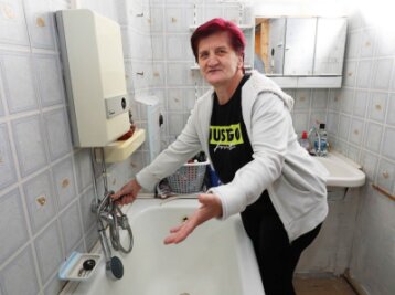 Crimmitschau: Mieterin seit Wochen ohne Wasser aus dem Hahn - Seit Wochen ohne Wasser: Helga Haugk streitet sich deshalb mit ihrer Vermieterin. Beide Parteien haben inzwischen Anwälte eingeschaltet.