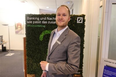 Crimmitschau: Neuer Bankchef hält an Filialstandort fest - Patrick Pohl steht künftig an der Spitze der Crimmitschauer Filiale der Deutschen Bank. Er löst Tim Scheland ab.
