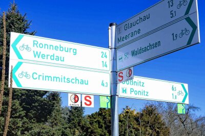 Crimmitschau: Neuer Radweg soll 1,3 Millionen Euro kosten - Ein Wegweiser für Radwanderer im Crimmitschauer Ortsteil Gosel. Im nächsten Jahr soll ein neuer Radweg zwischen Mannichswalde und Thonhausen gebaut werden. Gesamtkosten: 1,3 Millionen Euro.