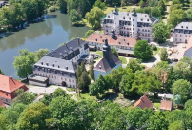 Crimmitschau will touristische Trümpfe bestmöglich ausspielen - Das Schloss Blankenhain (Mitte) gehört mit der Tuchfabrik und dem Kunsteisstadion zu den touristischen Anziehungspunkten der Stadt.