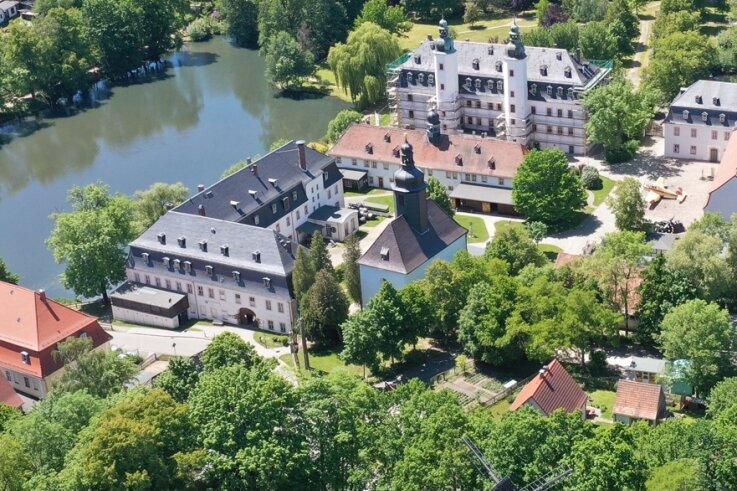 Crimmitschau will touristische Trümpfe bestmöglich ausspielen - Das Schloss Blankenhain (Mitte) gehört mit der Tuchfabrik und dem Kunsteisstadion zu den touristischen Anziehungspunkten der Stadt.