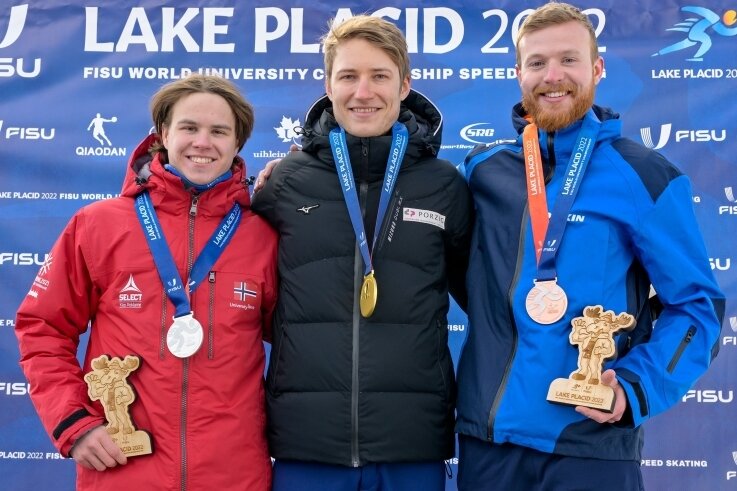 Crimmitschauer freut sich über WM-Titel mit Olympia-Feeling - Fridtjof Petzold (Mitte) gewann über 5000 Meter Gold vor Daniel Eriksen aus Norwegen (links) und Luc Heine aus den Niederlanden. 