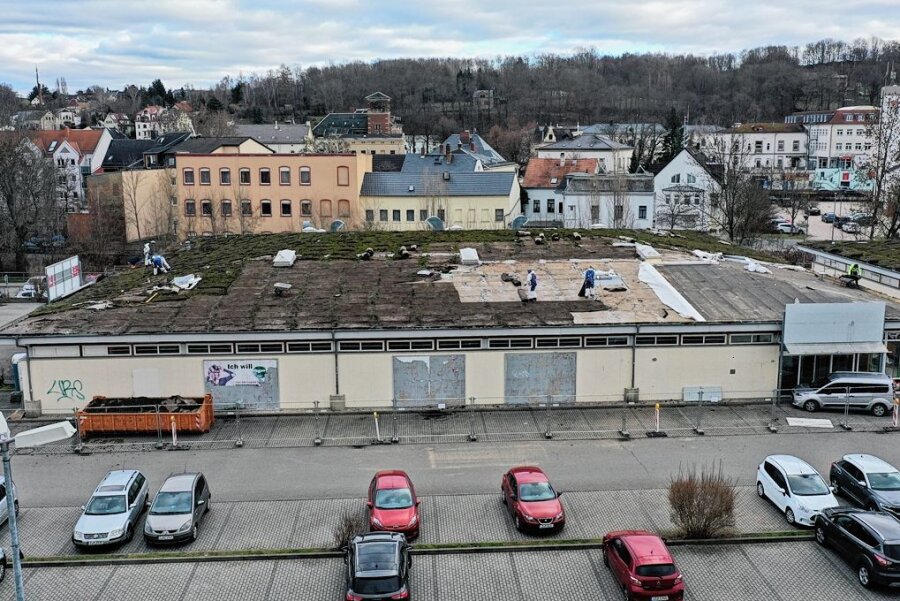 Crimmitschauer Innenstadt: Abriss der Flachbauten an der Pleiße steht bevor - Nach dem Abriss der beiden Flachbauten soll an gleicher Stelle ein neues Edeka-Center entstehen. 