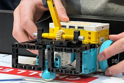 Crimmitschauer „Robymotten“ sind beim Halbfinale in Regensburg dabei - Beim Wettbewerb „First Lego League“ werden von Schülern funktionstüchtige Modelle präsentiert.