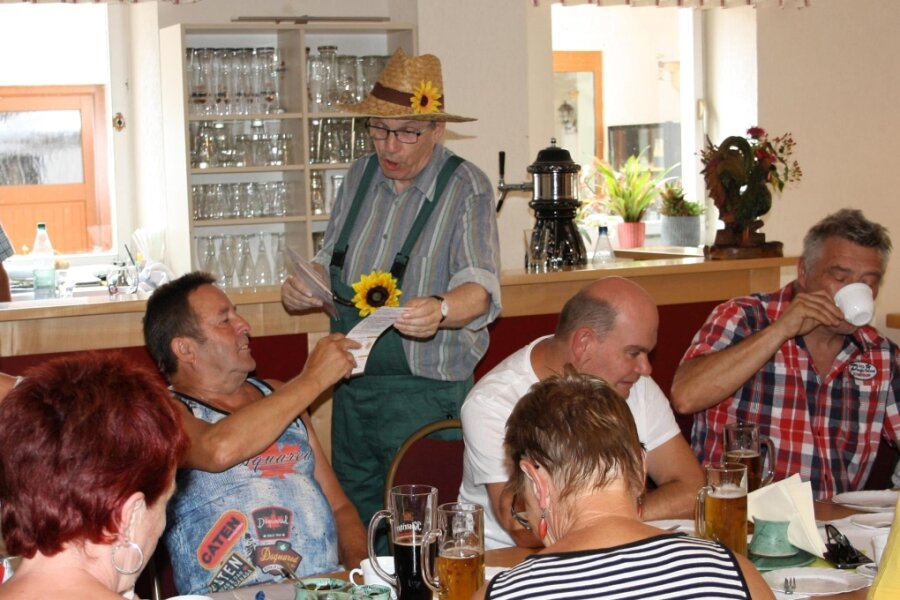 Crimmitschauer Stadtgärtner sorgt für Stimmung beim Sommerfest - Der "Crimmitschauer Stadtgärtner" hat sich beim Sommerfest sozusagen unters Volk gemischt.