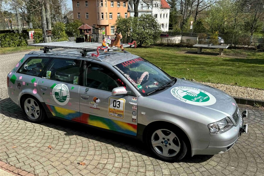 Crimmitschauer Team geht bei Rallye „Baltic Sea Circle“ an den Start - Das Rallye-Auto ist nun kunterbunt und schick.