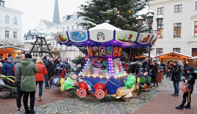 Crimmitschauer Weihnachtsmarkt ist eröffnet - Am Freitagnachmittag eröffnete der diesjährige Crimmitschauer Weihnachtsmarkt. 