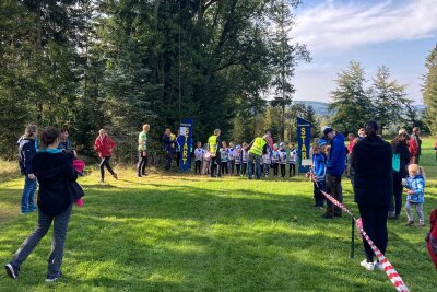 Crosslauf findet in Cämmerswalde statt - Am Waldsportlauf 2022 in Cämmerswalde (Foto) nahmen 130 Sportlerinnen und Sportler aller Altersklassen teil.