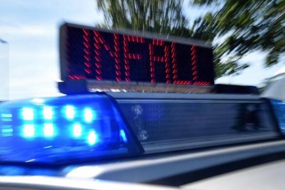 Crottendorf: Straße nach Unfall voll gesperrt - 