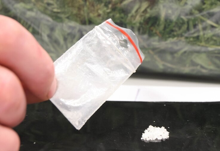 Crystal geschmuggelt: Drei Bundespolizisten verurteilt -  Gefährliche Kristalle: eine Probe der Droge Crystal. 