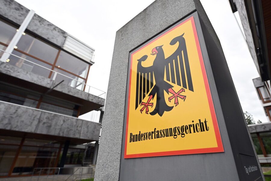 "Cum Ex"-Tagebuchstreit: Banker scheitert mit Beschwerde - Der Kläger hatte sich mit der Beschwerde in Karlsruhe gegen die Abweisung seiner Klage auf Unterlassung durch den Bundesgerichtshof im vergangenen Jahr gewendet.