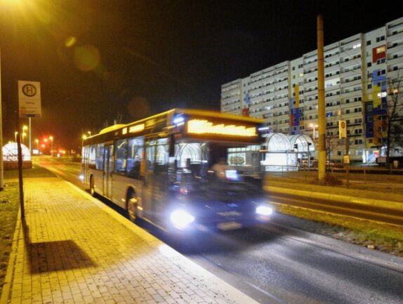 CVAG dünnt Fahrplan erneut aus - Wer am Abend auf Bus und Bahn angewiesen ist, wird sich umstellen müssen. Die Busse und Bahnen der Chemnitzer Verkehrs-AG sind ab kommender Woche ab 18.45 Uhr nur noch alle 30 Minuten unterwegs. 
