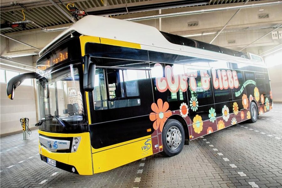 CVAG will Wasserstoffbusse in Chemnitz testen - Ein Wasserstoffbus in Oldenburg. In Chemnitz sollen zwei solcher Busse ab 2025 unterwegs sein. 