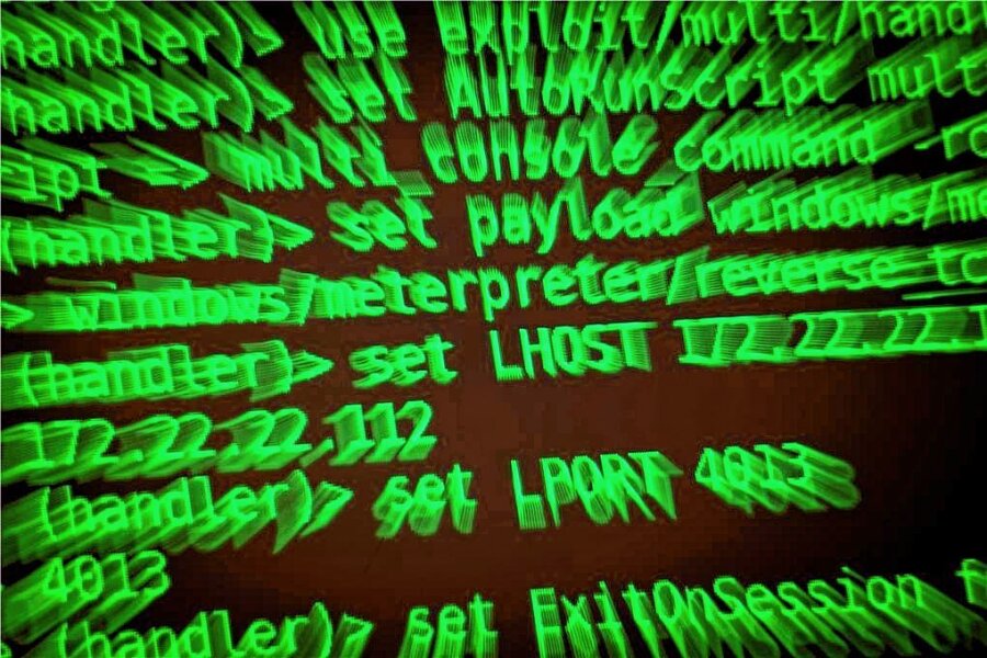 Cybercrime-Experten ermitteln nach IT-Attacke in Chemnitz - Die IT-Technik des Nahverkehrsbetriebes CVAG ist offenbar das Ziel von Hackern geworden. Cybercrime-Experten des LKA ermitteln. 