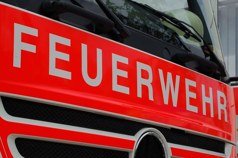 Döbeln: Kaminfeuer setzt Dachstuhl in Brand - 