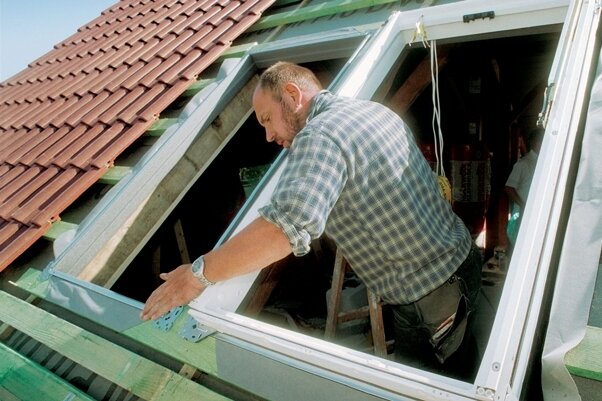 <p class="artikelinhalt">Der Fenstertausch soll die Energiebilanz des Hauses verbessern.</p>
