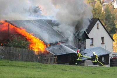 Dach-Arbeiten lösen Scheunenbrand aus - 