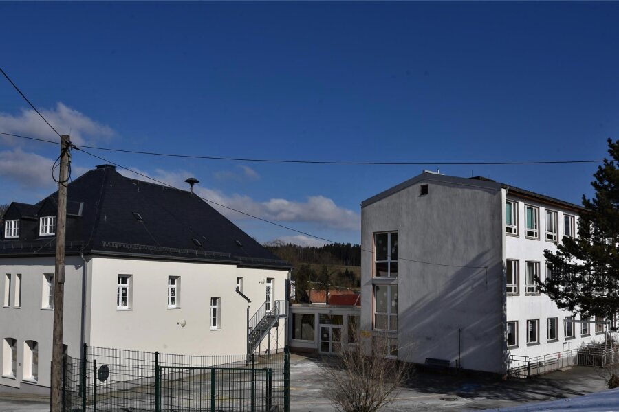 Dach der Schule in Eichigt erhält Fotvoltaik-Anlage - An der Grundschule in Eichigt soll für 57.000 Euro eine Dach-Fotovoltaikanlage installiert werden.