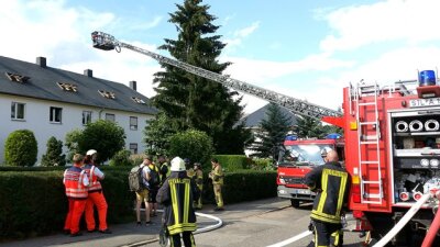 Dachbodenbrand in Neukirchen - 88-Jähriger im Krankenhaus - 