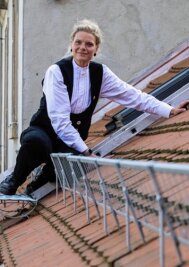 Dachdeckerlehrling, 40, weiblich - Höhenangst ist ihr fremd: Lehrling Karoline Gieschke.