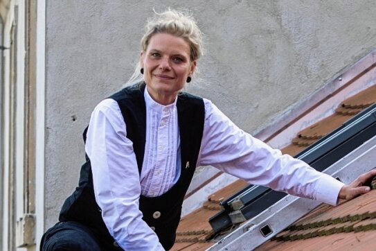 Dachdeckerlehrling, 40, weiblich - Höhenangst ist ihr fremd: Lehrling Karoline Gieschke.