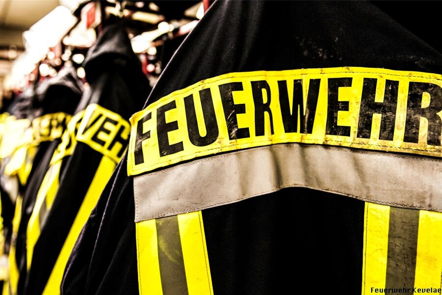 Dachstuhl brennt in Limbach-Oberfrohna - Die Kameraden der Feuerwehr mussten zu Löscharbeiten anrücken (Symbolbild).